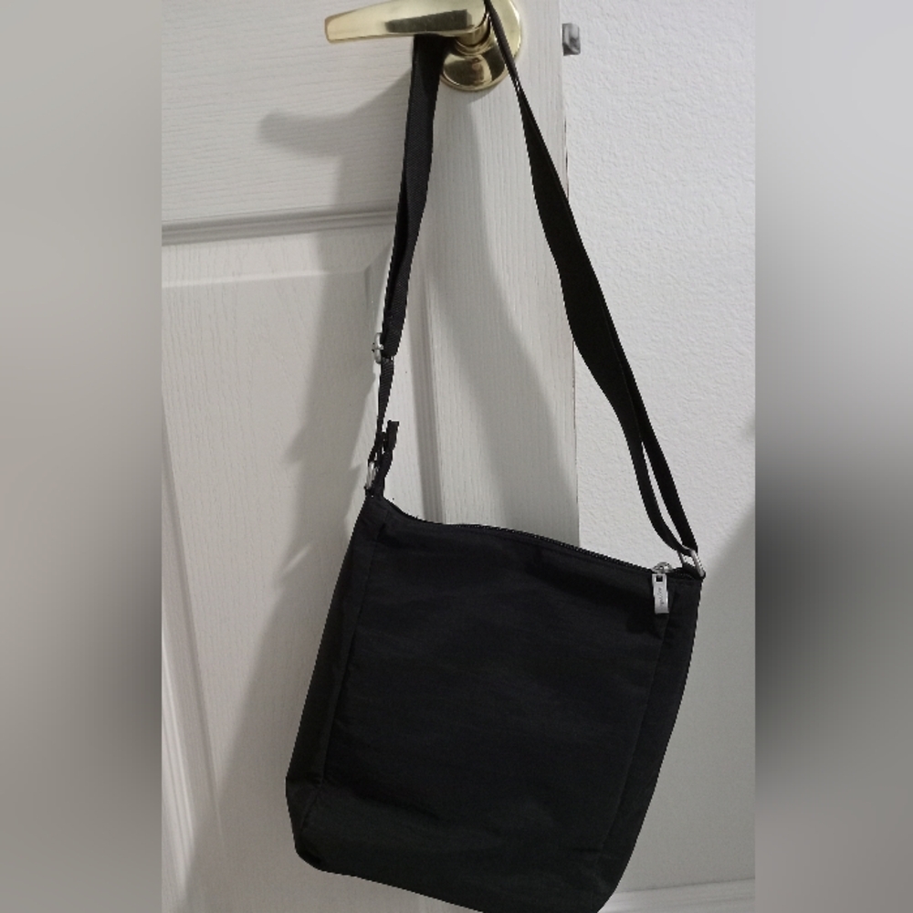 Black Woman's Shoulder Bag - Picture 4 of 4